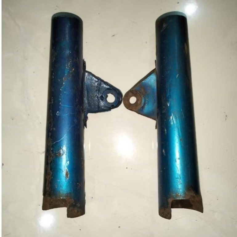 Kupingan Pangkon lampu kiri motor s90