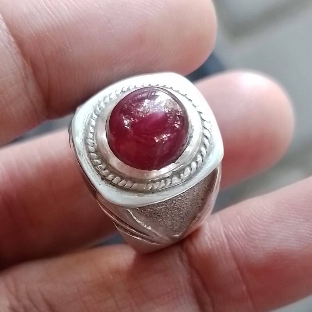 Natural Batu Ruby Star Afrika Warna Pigeon Blood