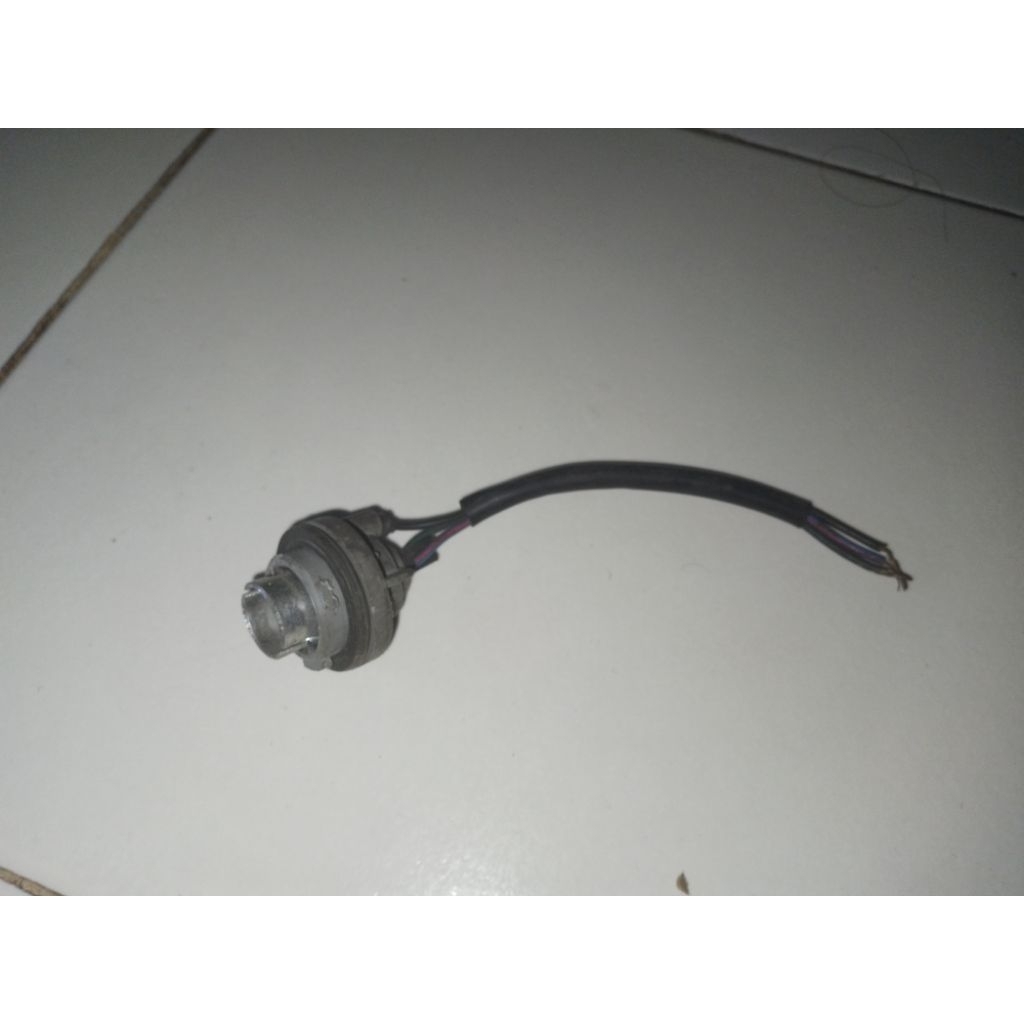 fiting lampu belakang,stoplamp original