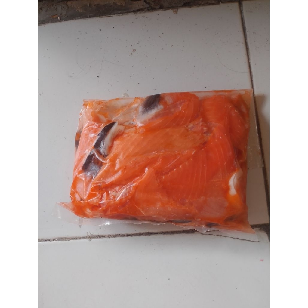 TETELAN SALMON 1 KG/ TRIMING SALMON sirip dan iga salmon1KG