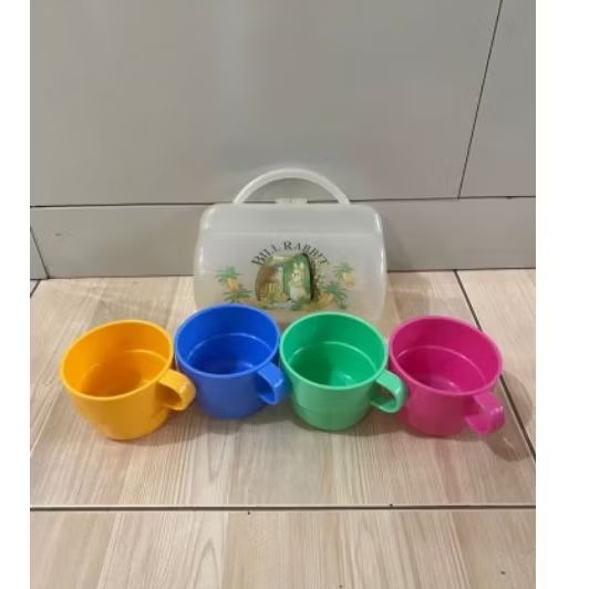 gelas plastik warna warni