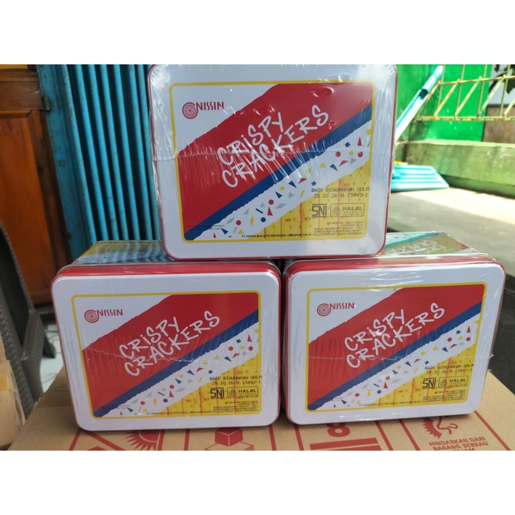 Nissin Crispy crackers kaleng 1 karton isi 6 kaleng