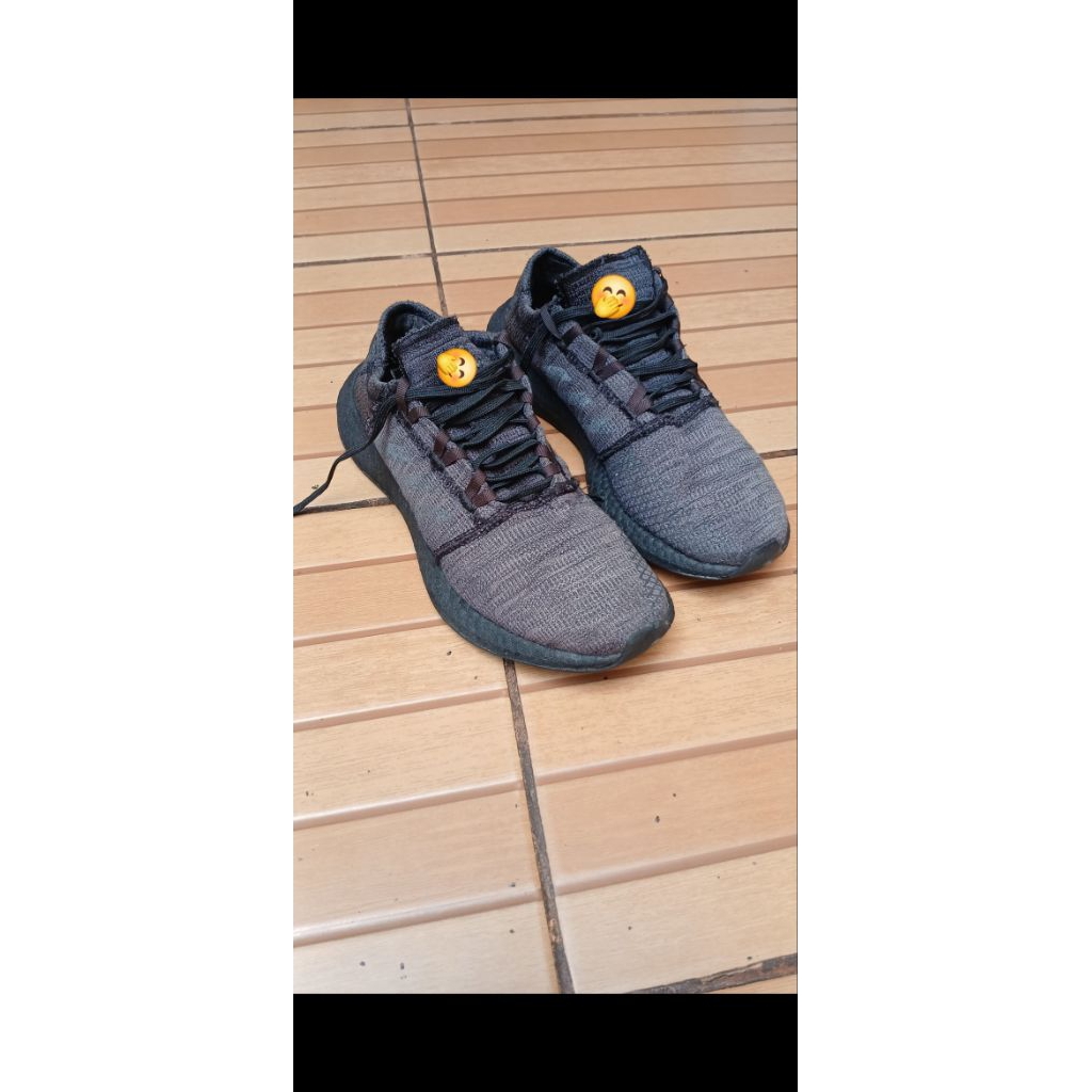 Sepatu running second. Sepatu running preloved. Sepatu sneakers second. Sepatu sneakers preloved. Se