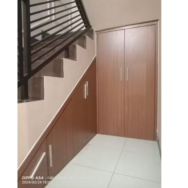 LEMARI BAWAH TANGGA CUSTOM// LEMARI BAWAH TANGGA SERAT KAYU // BAHAN BLOKMIN FINISHING HPL TACO SERA