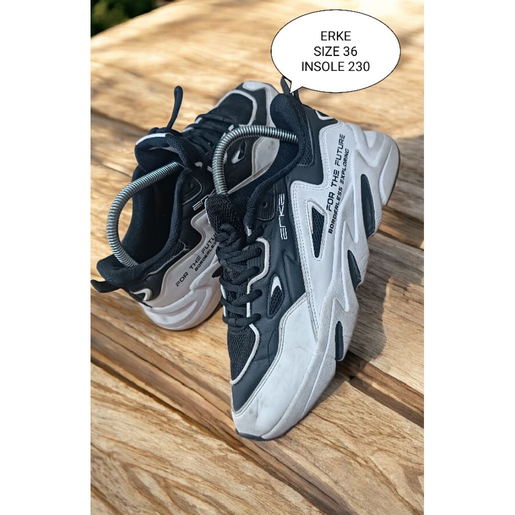 SEPATU SNEAKERS PRELOVED SIZE 36 ERKE