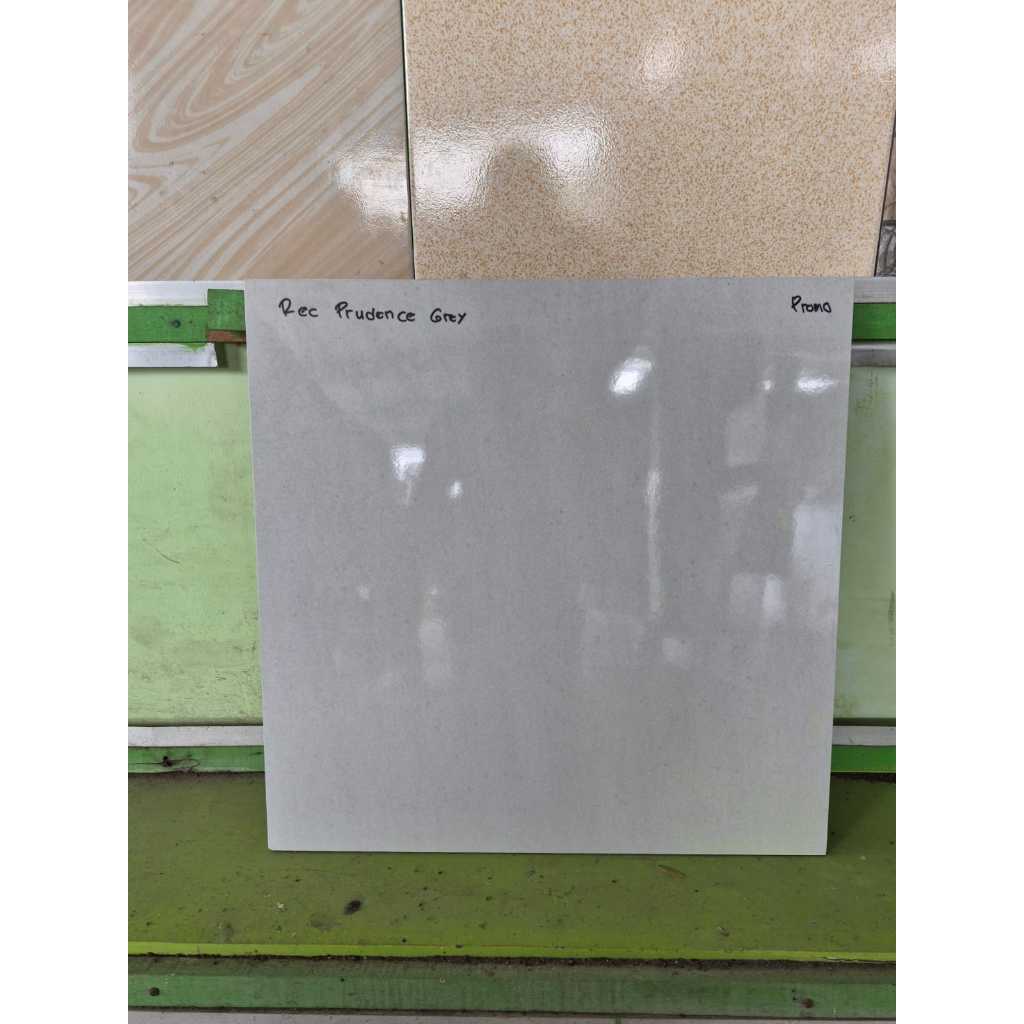 Keramik Lantai Rec Prudence Grey 50x50cm Warna Abu-Abu Polos Finishing Glossy Minimalis Modern