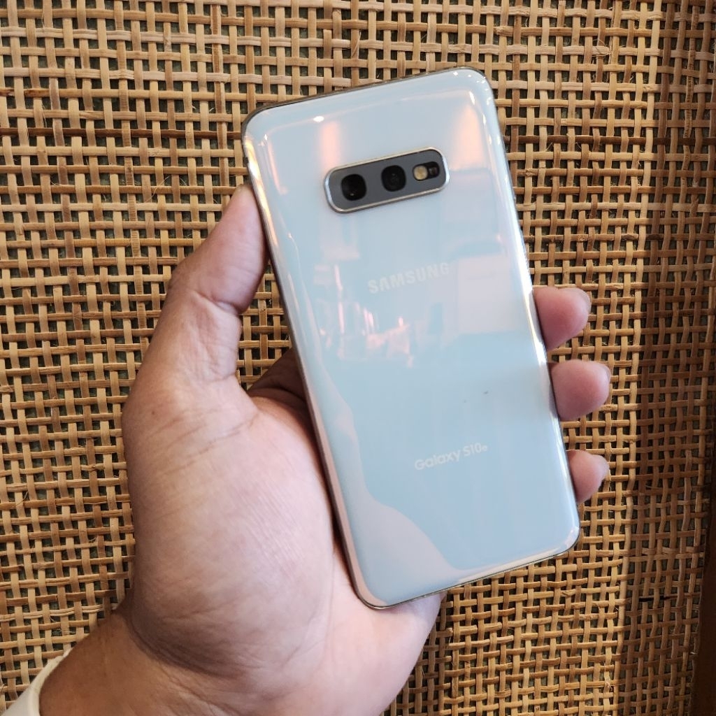 SAMSUNG S10E 4G 6/128 Snapdragon HP Second Murah