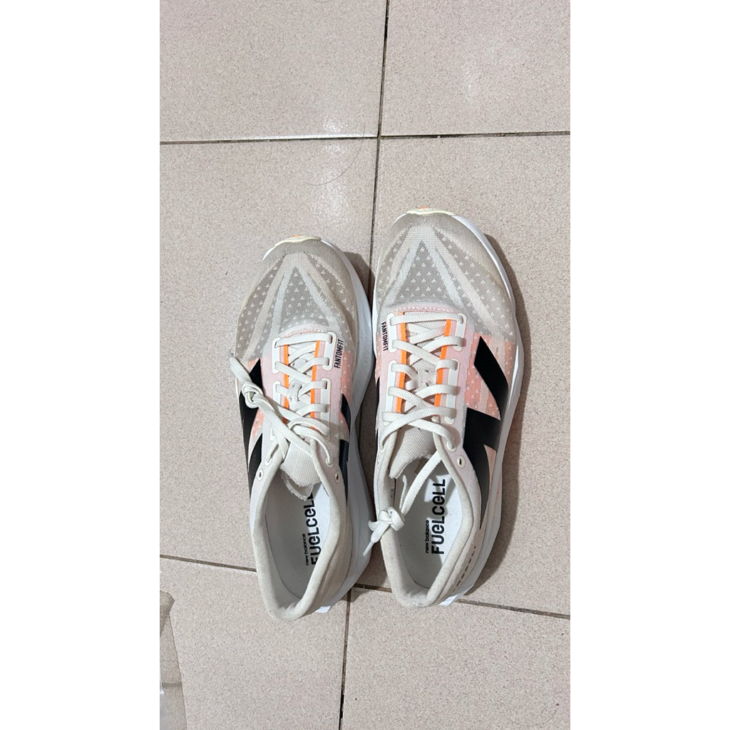 New Balance Rebel V4