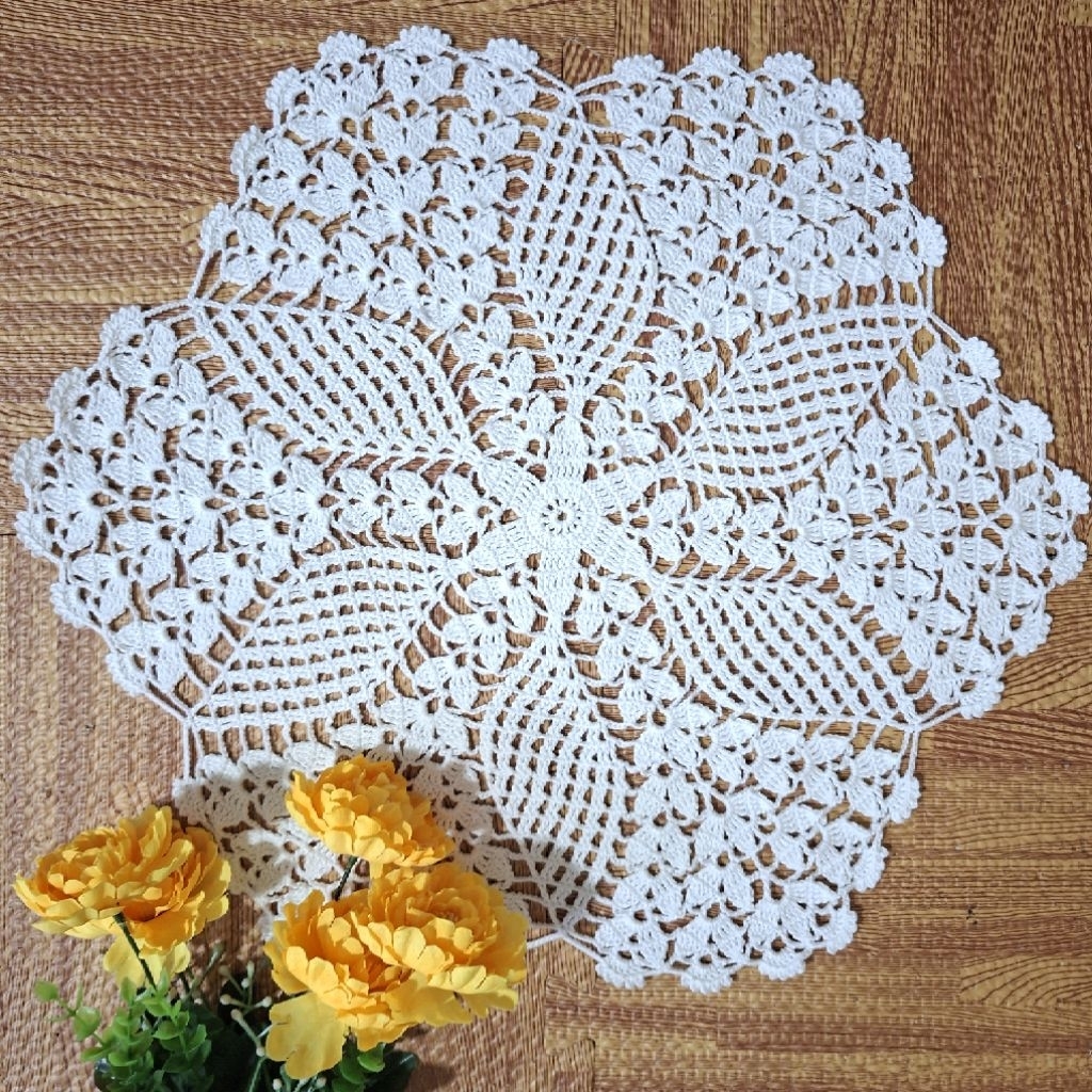 Taplak meja rajut, taplak meja rajut bulat, taplak meja rajut handmade, taplak meja klasik cantik