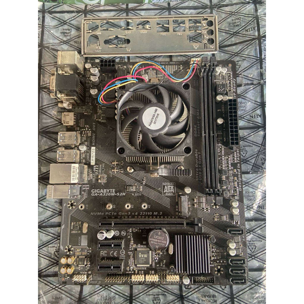 AMD ATHLON 3000G + GIGABYTE A320M-S2H PAKETAN MOBO DAN PROCESSOR MOBO + PROCESSOR
