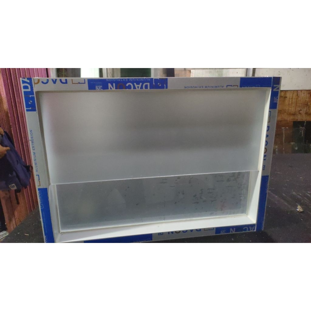 Jendela Boven Aluminium Kaca Bening Zigzag - 30x60 cm, Warna Hitam Zigzag