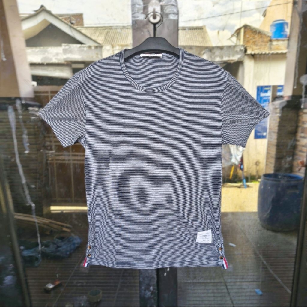 kaos Thom Browne New York salur luxury t-shirt