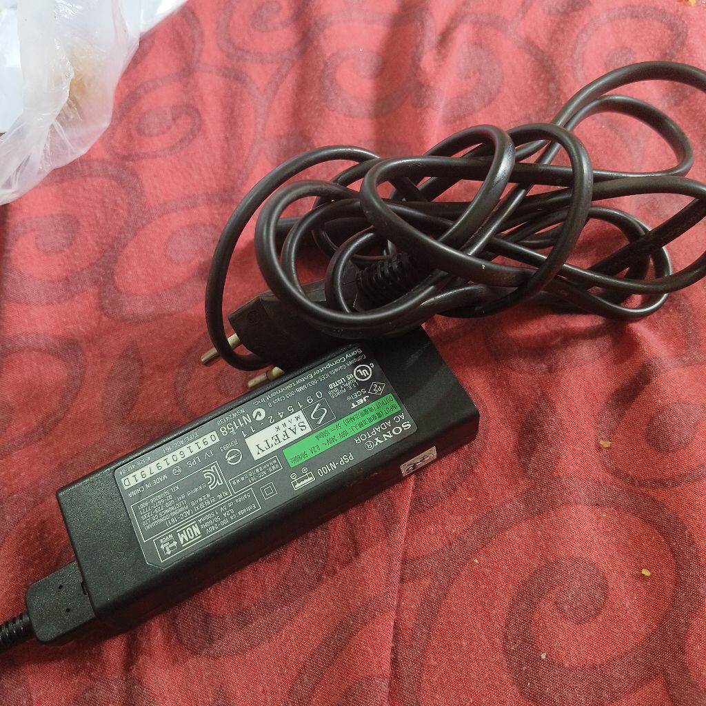 adaptor dan power ORI psp go dan USB nya charger ORI psp go