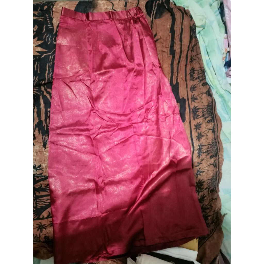 rok span satin licin