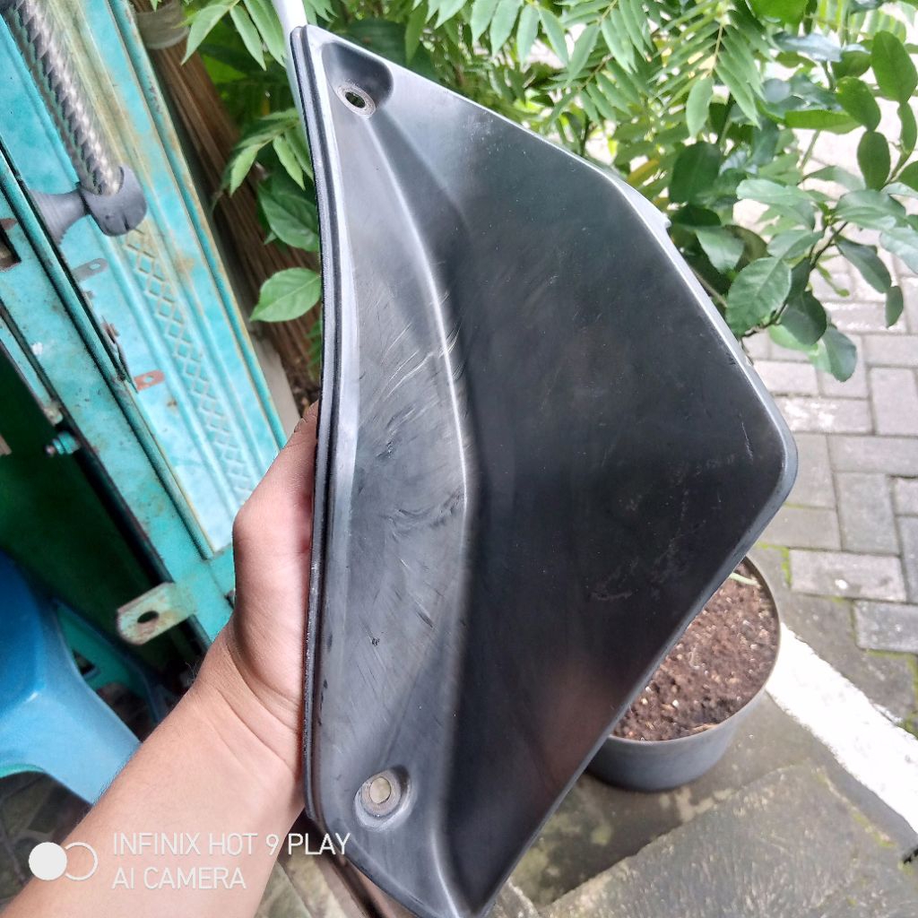 SAYAP DALAM SUPRA HELM IN (LOUVRE) KIRI