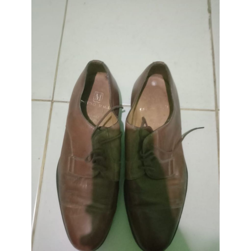 Sepatu kulit Bruno magli size 42 kulit asli minus dideskripsi