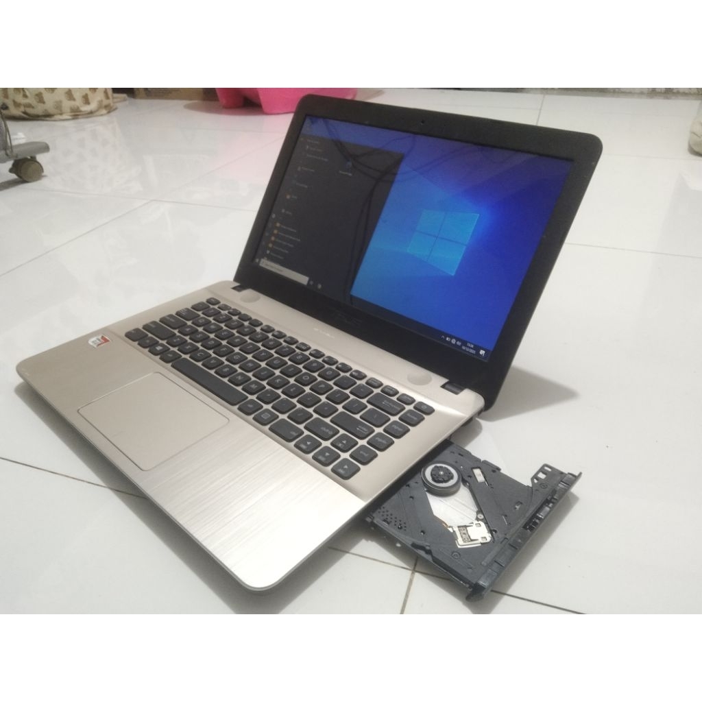 Laptop ASUS X441B Amd A4 Ram 4Gb Ddr4 Hardisk 1000Gb Siap Pakai mulus/bergaransi
