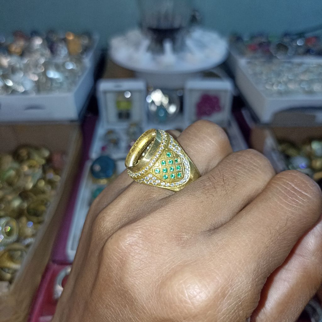 CINCIN/RING/EMBAN/IKETAN BATU AKIK DAN PERMATA MEWAH DAN SPESIAL BAHAN KUNINGAN SARI SUPER