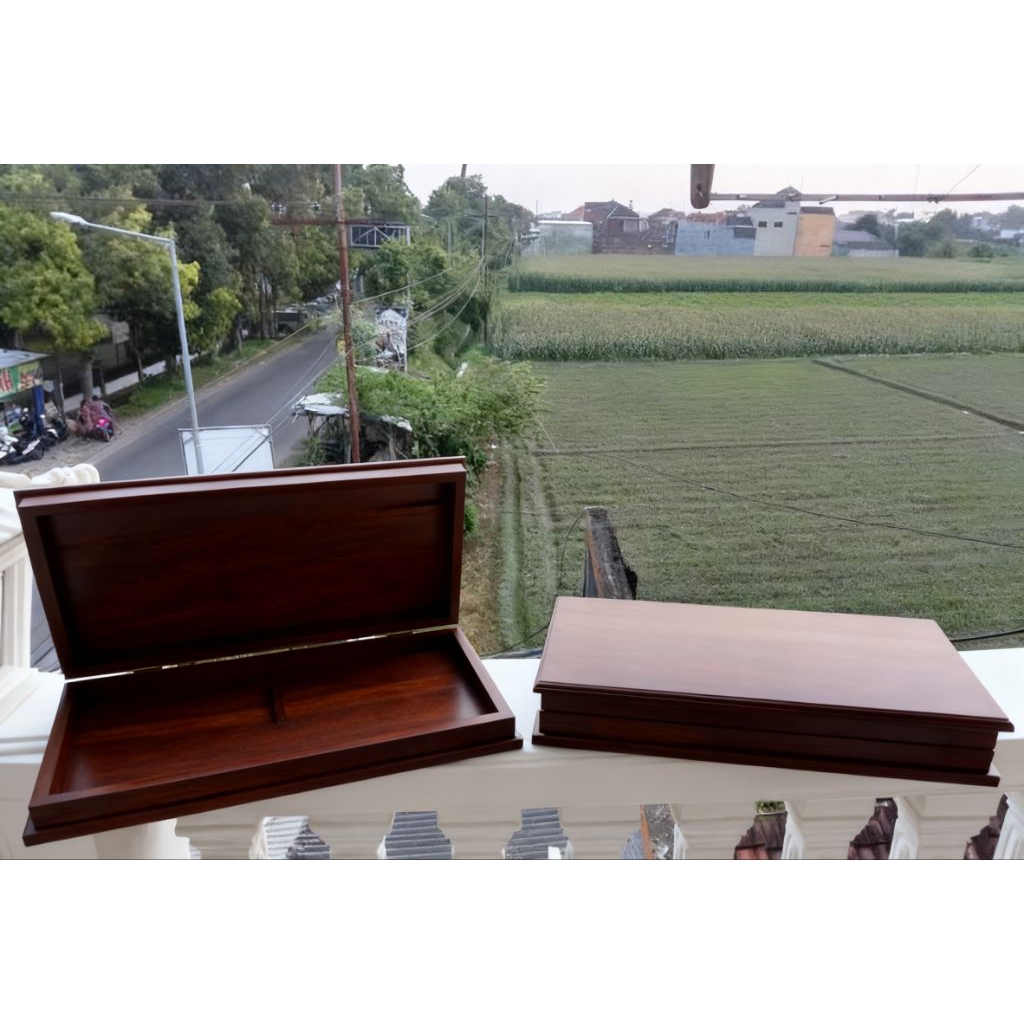 kotak keris dan pusaka rapi
