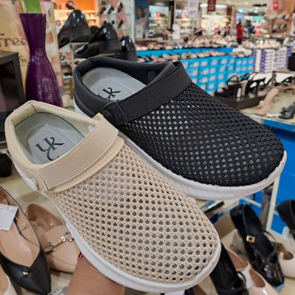 sepatu casual wanita yongki komaladi