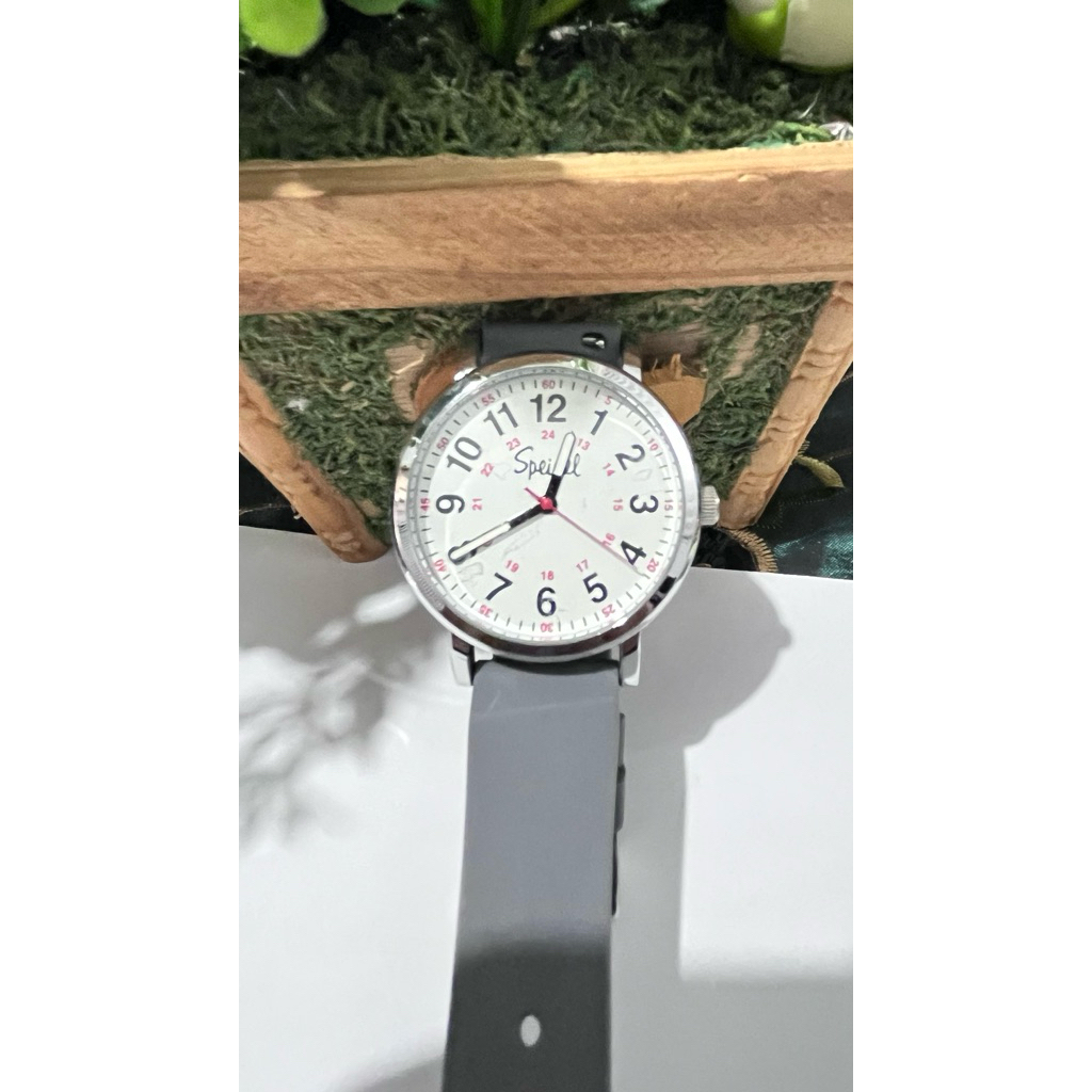 Jam tangan spiedel second like new dengan diameter 3,5 cm sangant cocok untuk pria dan wanita yang p