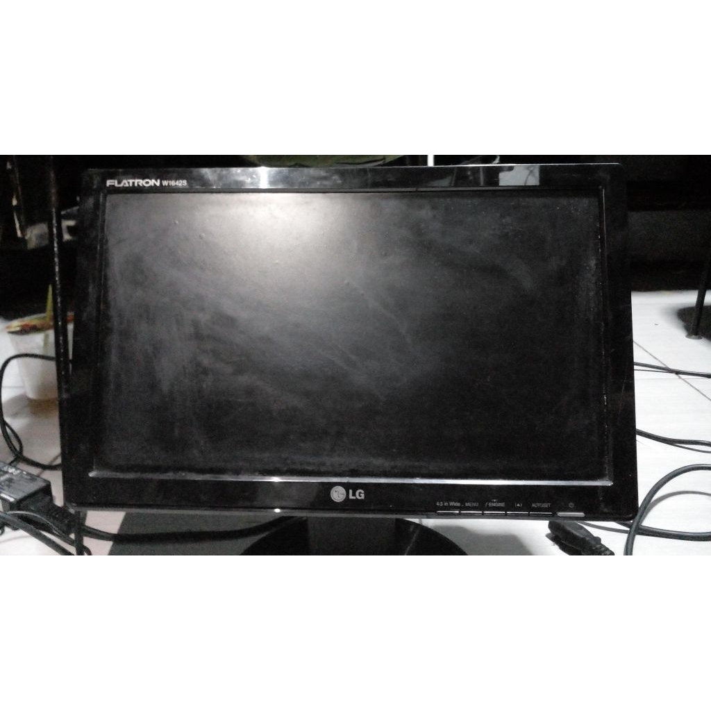 LCD Monitor 16 inch Merk LG Minus