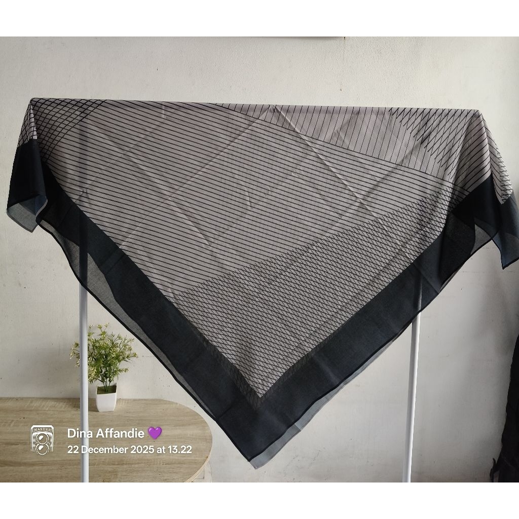 Preloved Scarf Maima