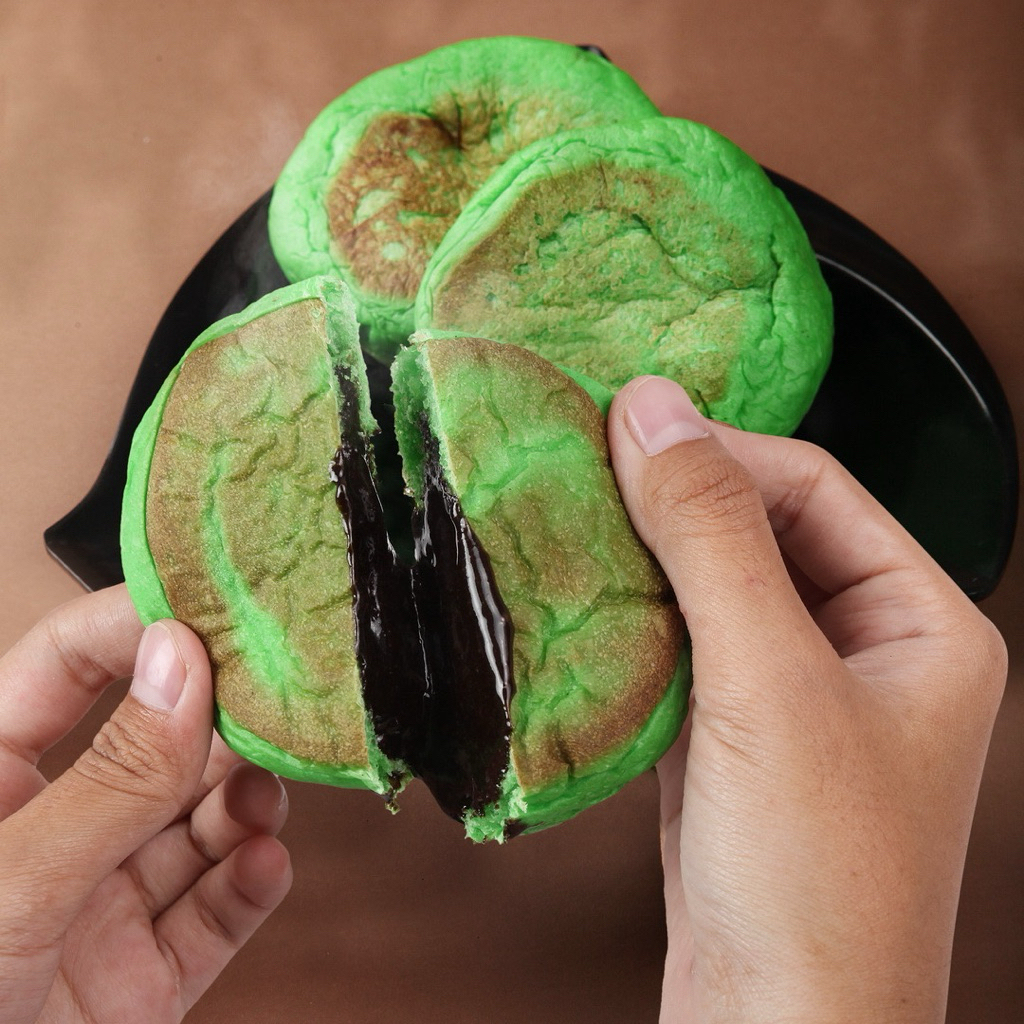 Roti Pia Basah Pandan Rasa Coklat