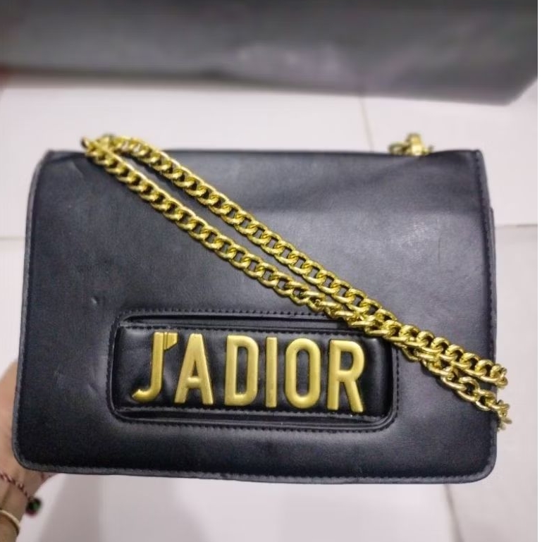 tas Sling rantai warna hitam sedikit minus lengkap noser