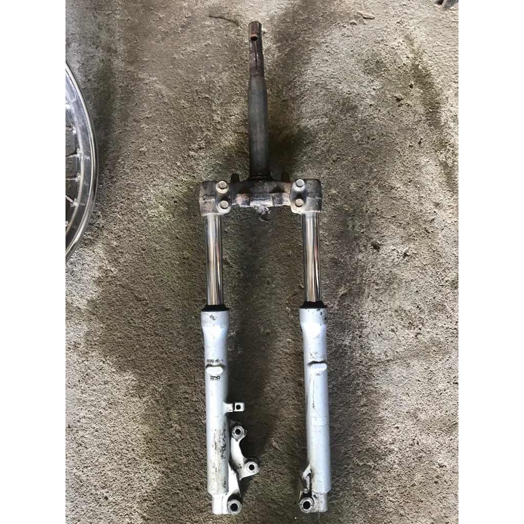 Shock depan suzuki spin