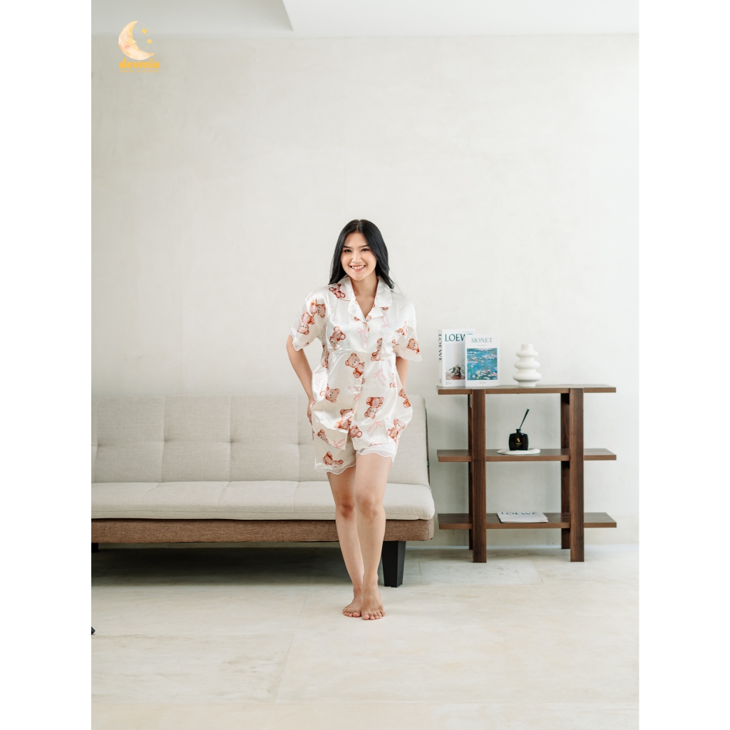 Devmio Baju Tidur Wanita Dewasa 21123 Bahan Satin Premium Adem Warna Putih Baju Pendek & Celana Pend