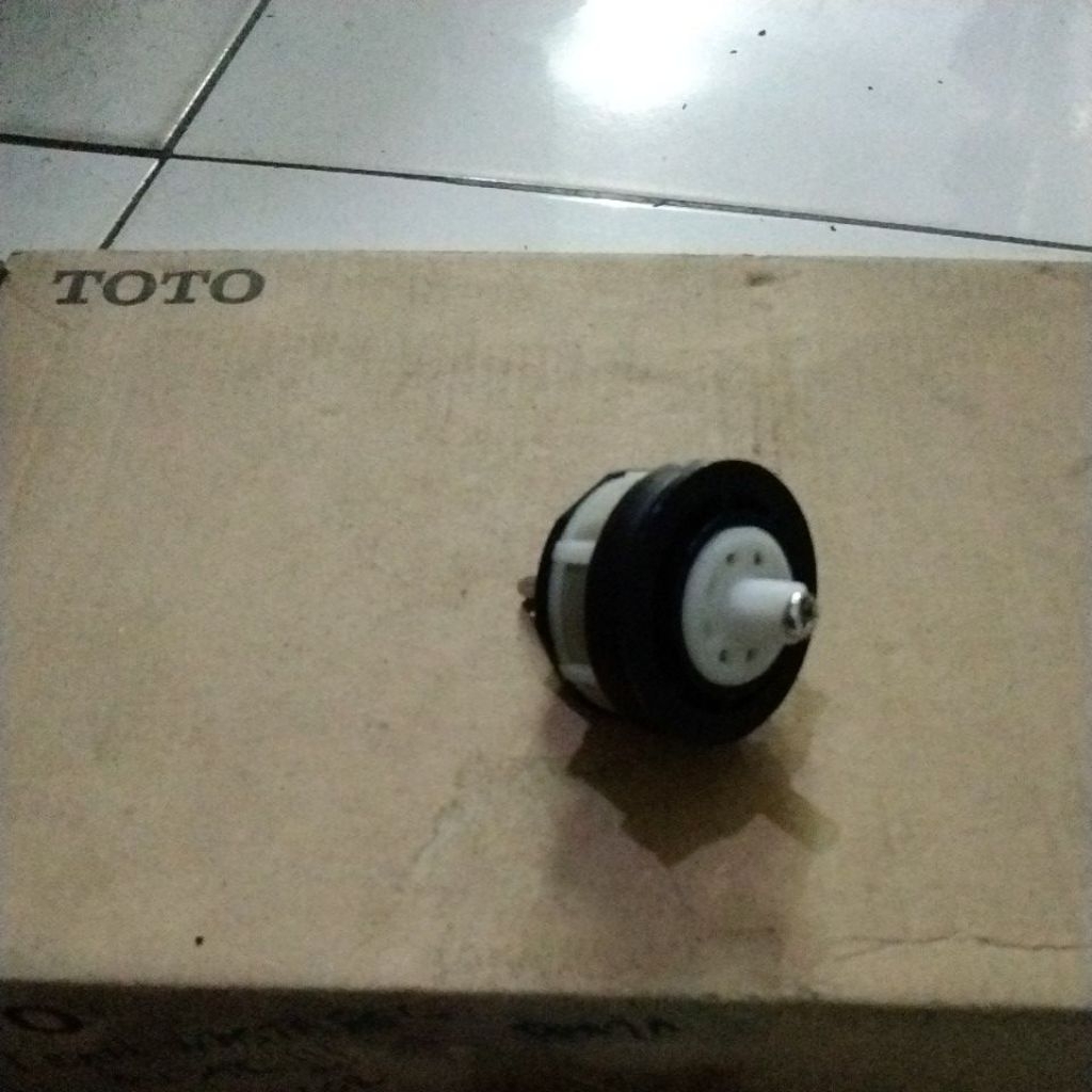 Suku cadang sprepat ( urinoir) dalaman// jeroan kran urinoir Toto. T60P bekas original dan bergarans