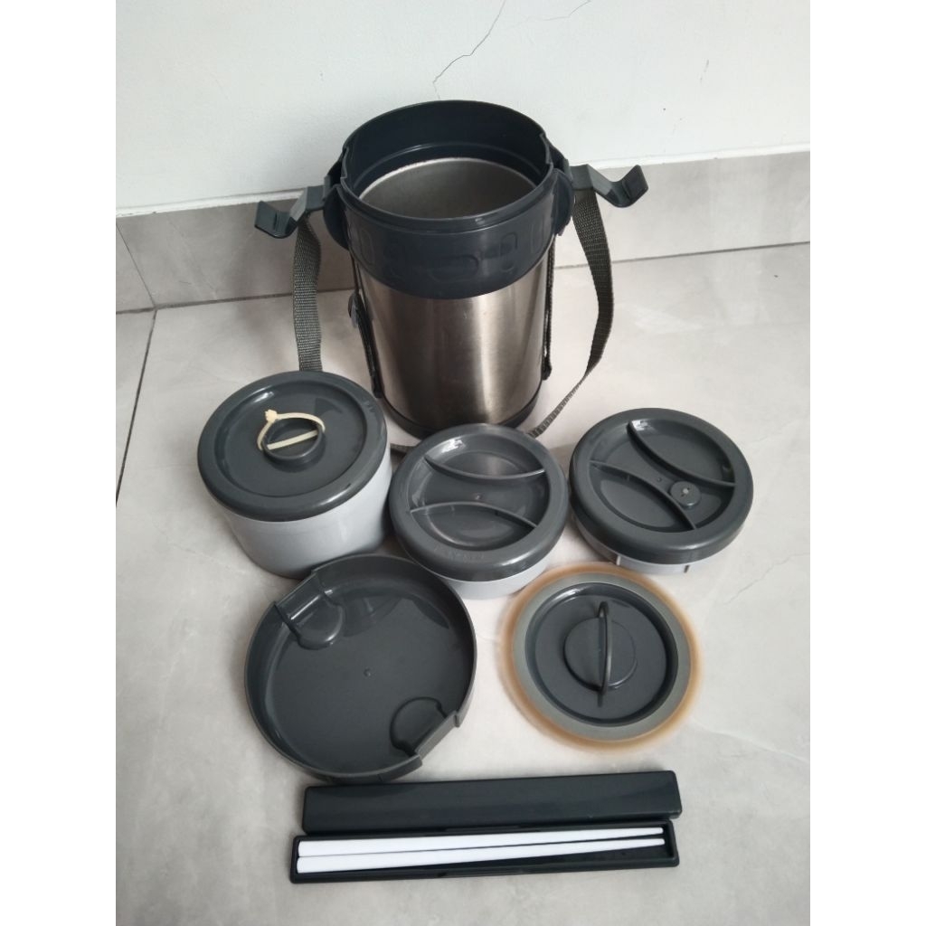 Rantang Susun isi 3+sumpit Preloved