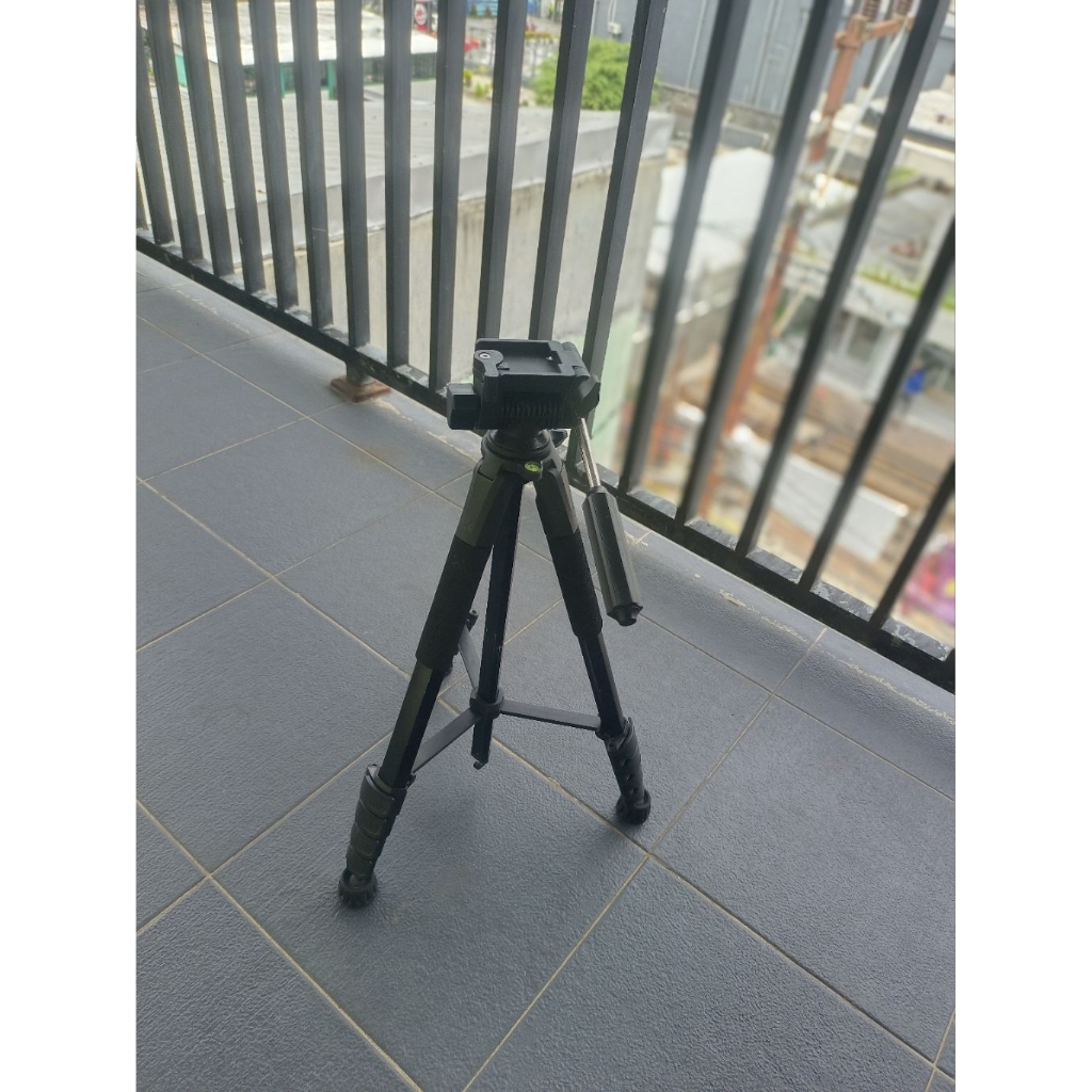 Tripod K&F Concept + Remote & Phone Holder
