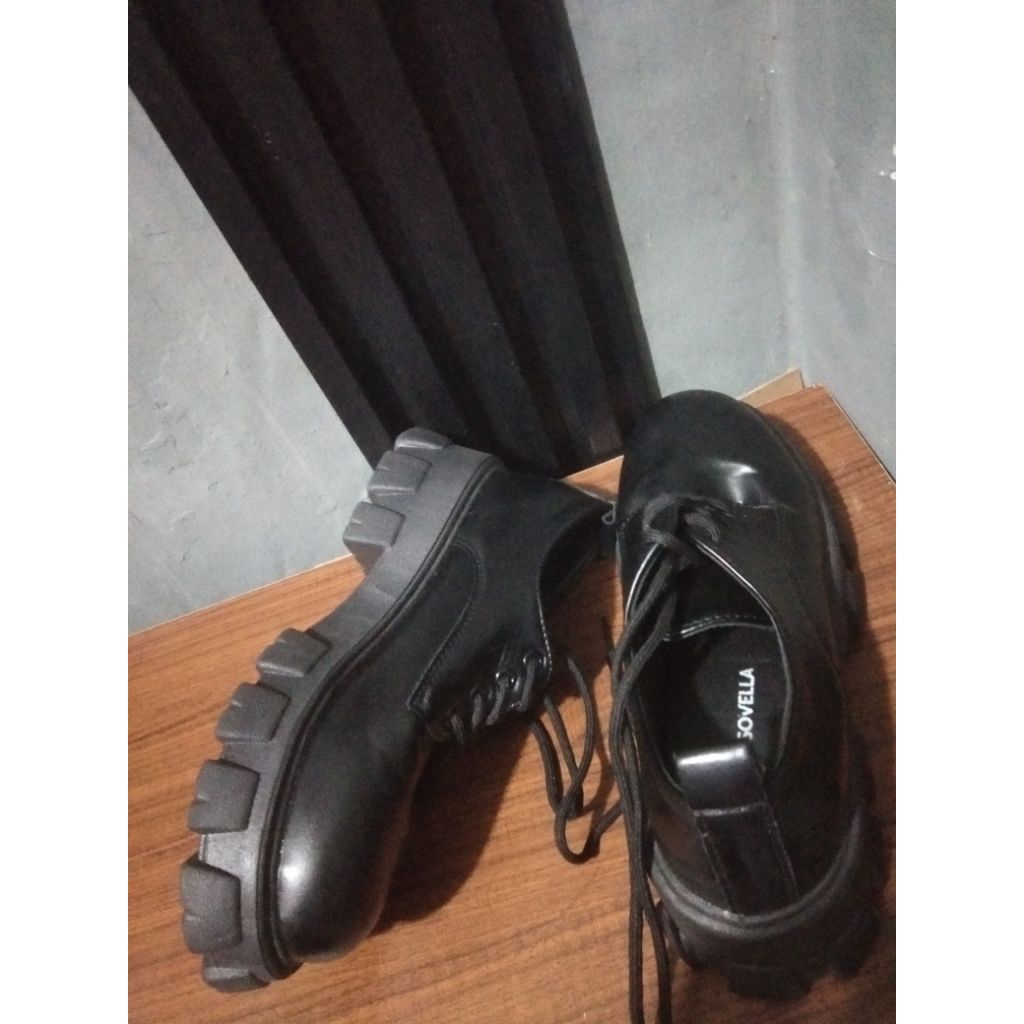 PRELOVED Sepatu Oxford Sneakers Booth Wanita Sovella Black Glossy Uk 39-Sepatu Konser