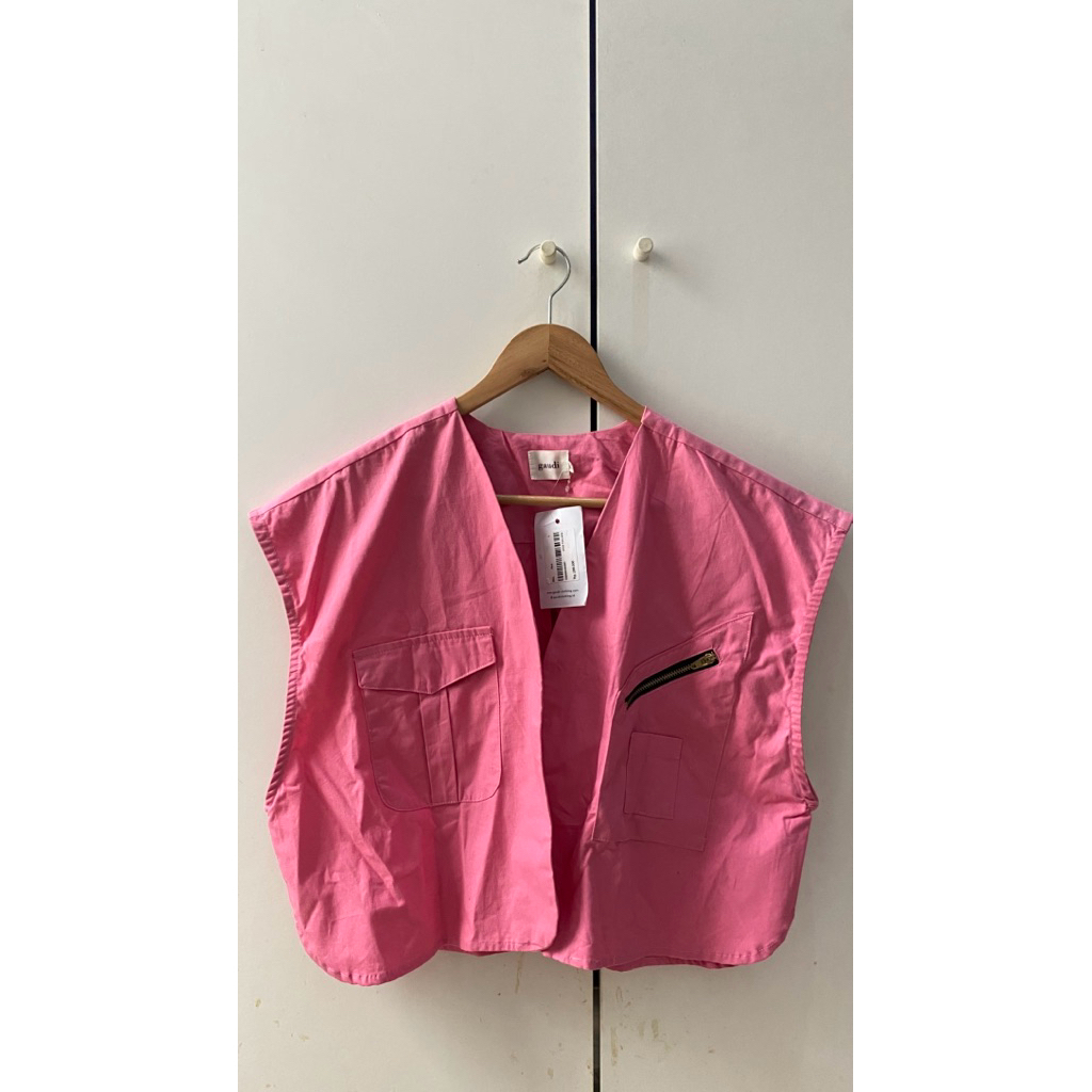 NEW vest gaudi