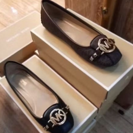 sepatu mk original with box