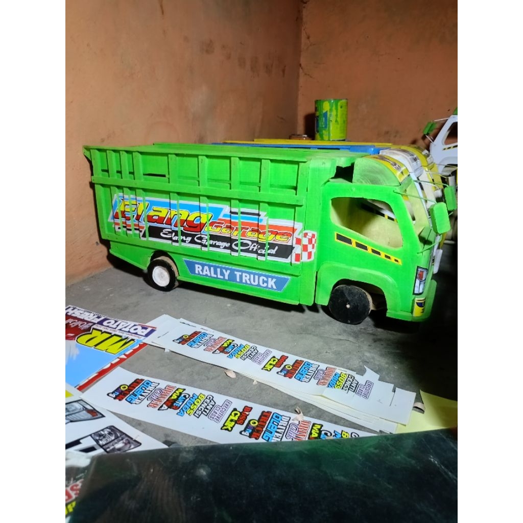 miniatur truk kayu mbois