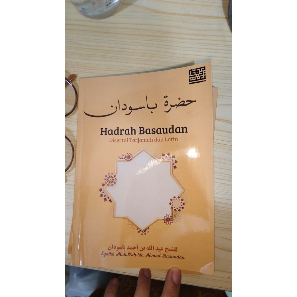 Hadroh Basaudan disertai latin