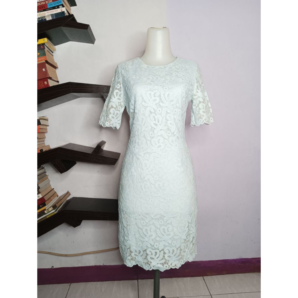 Plastic Island Brukat Pressbody Midi Dress