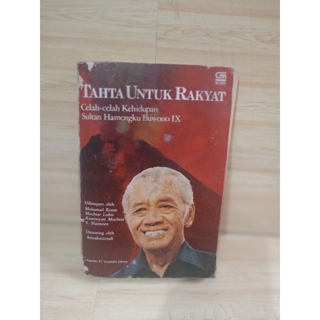 TAHTA UNTUK RAKYAT by mohamad roem