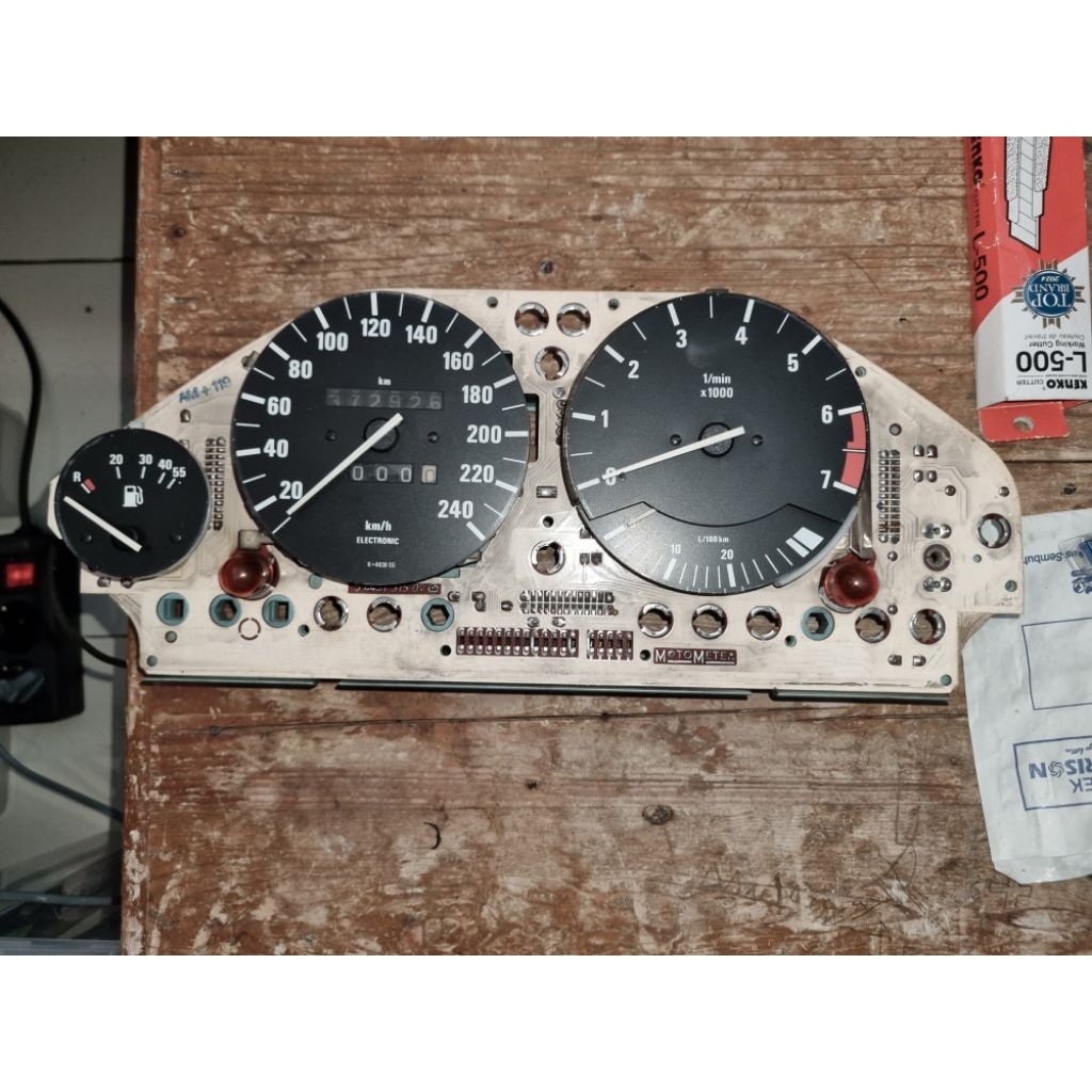 instrument cluster speedometer BMW E30 318i