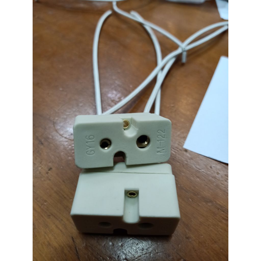 Fiting Lampu Osram CP72 GY16