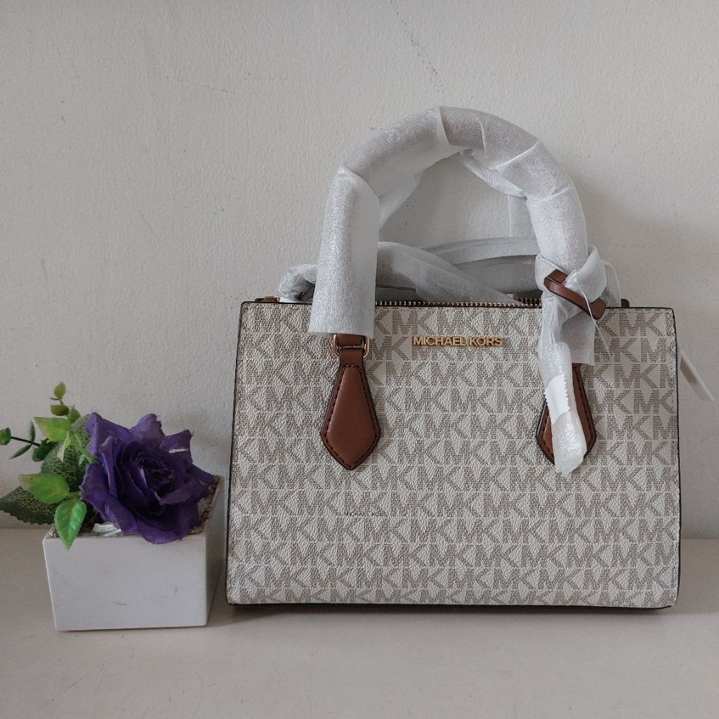 MK Sheila Satchel Signature Vanilla