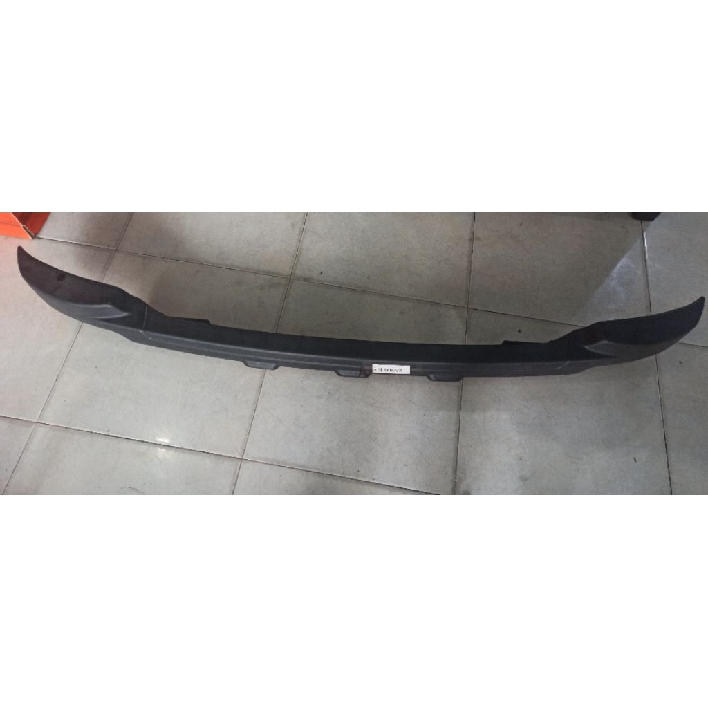 BUMPER BELAKANG MOBIL INNOVA KARET REFLEKTOR