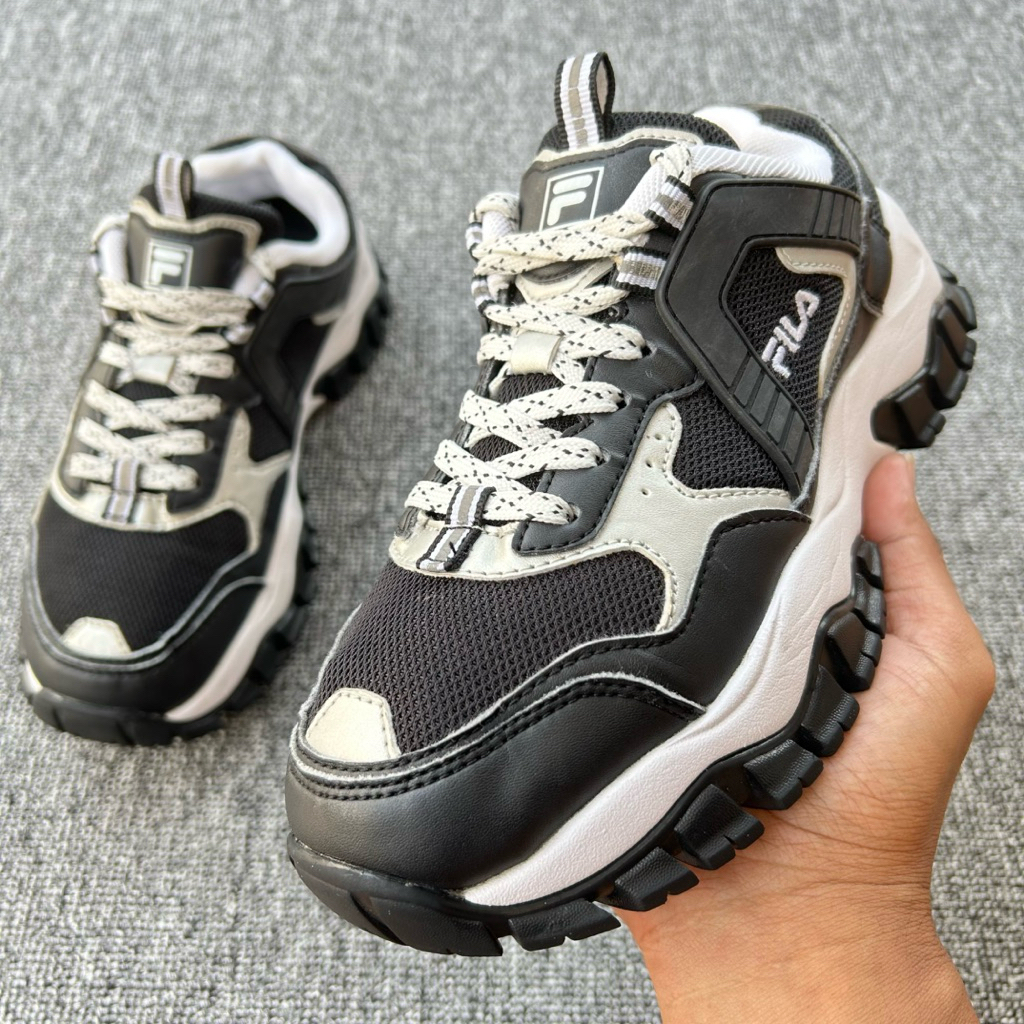 Sepatu FILA OAKMONT Size 37.5 Panjang Insole 23.5 cm