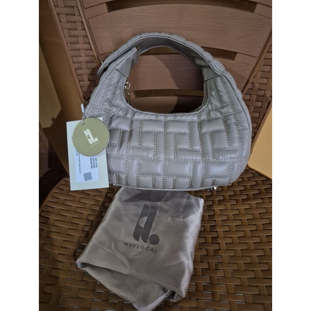 [READY] IMPERFECT SALE Narita Moon Bag HEYLOCAL Medium NUDE with Roza Dress Heaven Light Size L Pear