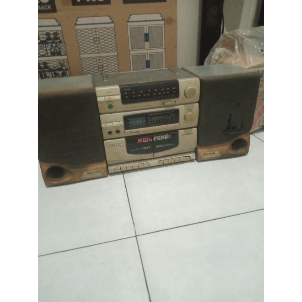 radio tipe Polytron bekas