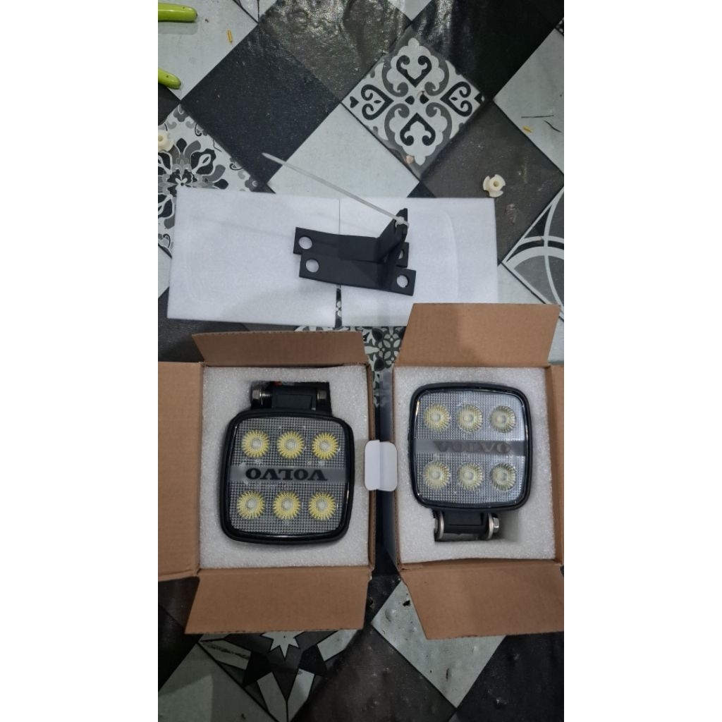 lampu tembak spion Canter mata 6 volvo full set dengan lampu kuning voltase 24 VOLT