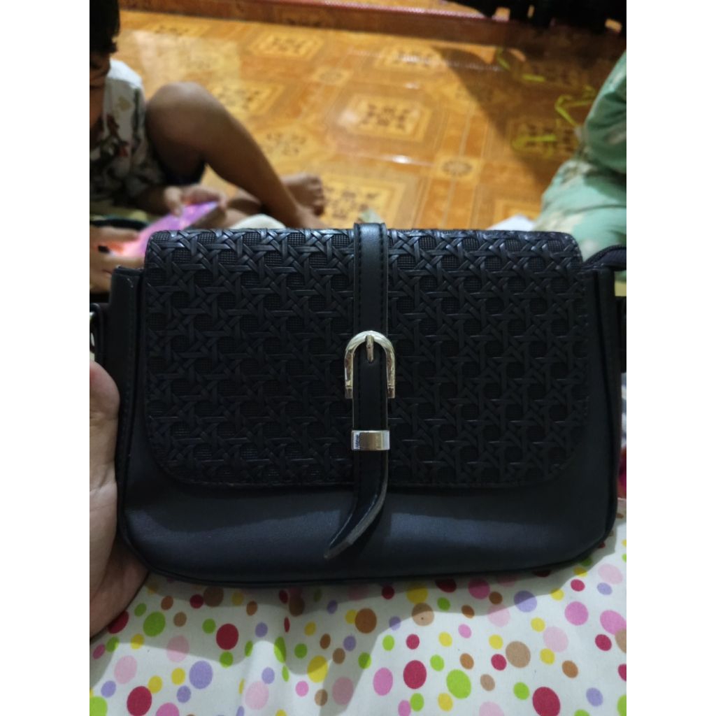 tas wanita warna hitam